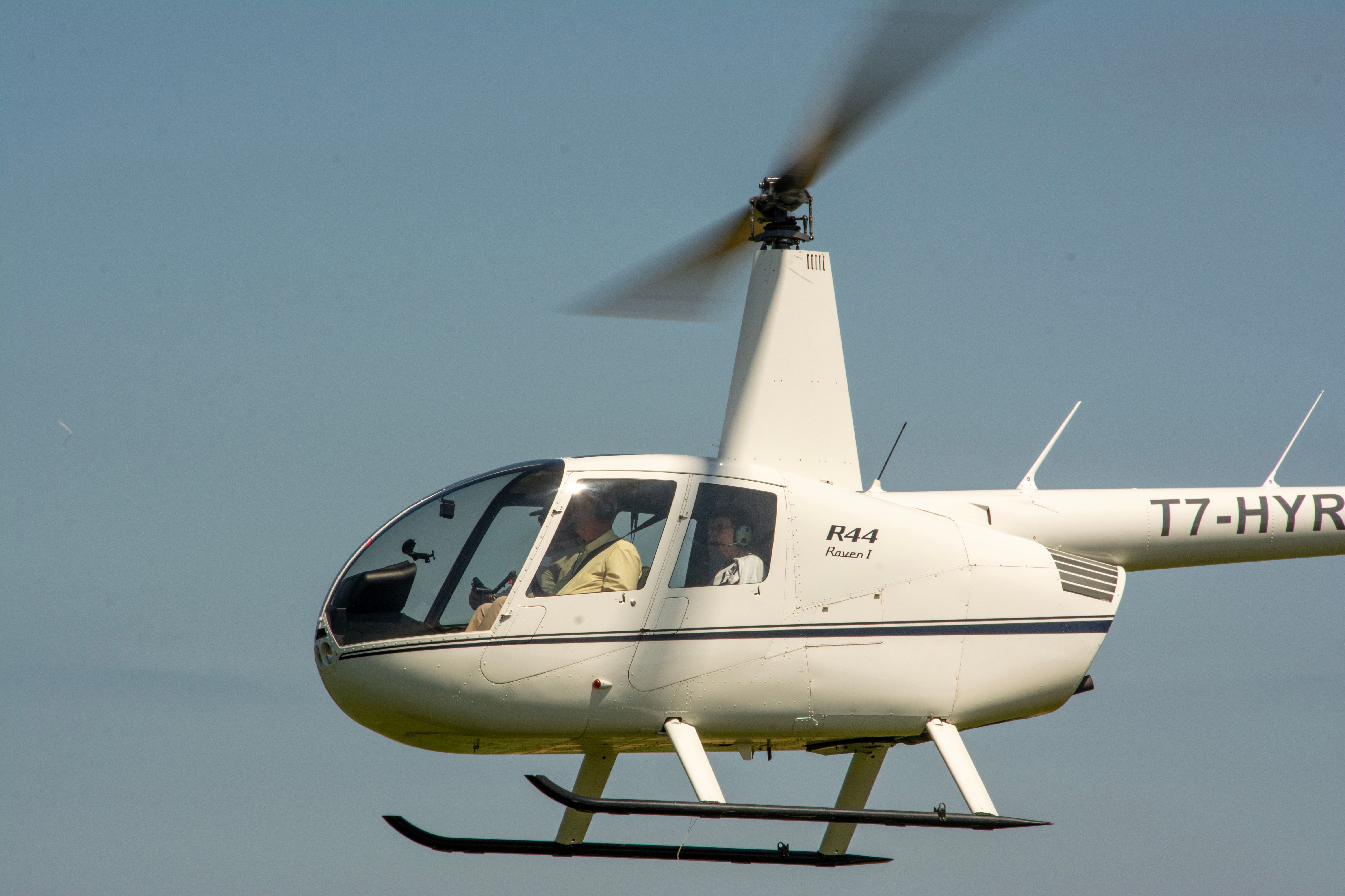 Robinson R44
